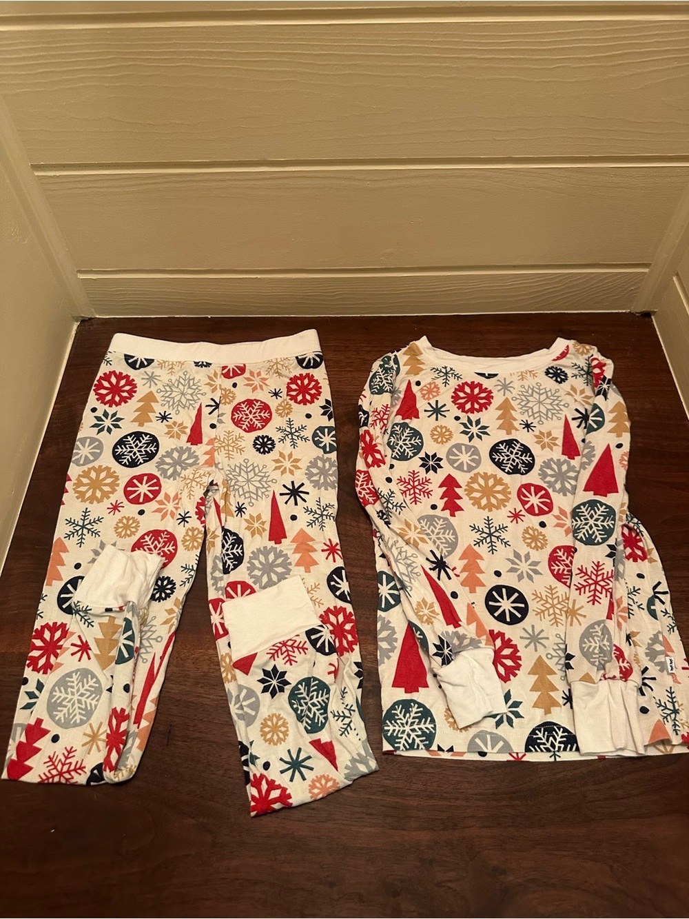 Kids Holiday Snowflake Print Pajama Set - Red, Navy & Gold